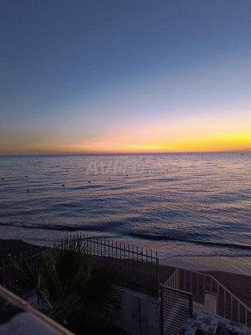 Maison avec terrasses donnant sur la mer