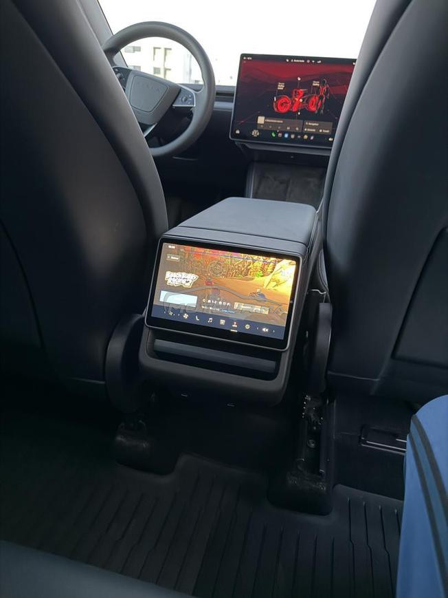TESLA Y DUAL MOTOR Serie launch 