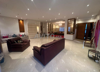 À louer–villa haut standing au Quartier du Soleil