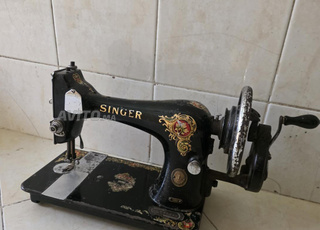 Machine à coudre Singer antique