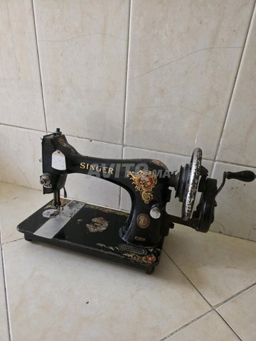 ماكينة خياطة سنجر عتيقة