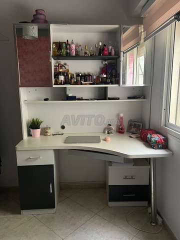 مكتبة بيضاء 