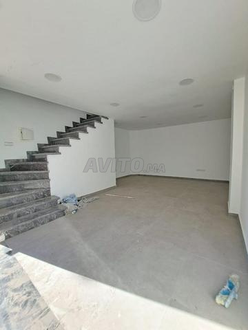 Magasin à louer à usage commercial