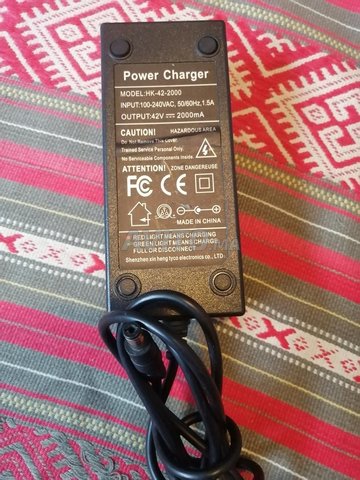 شاحن 42V 2A للسكوتر