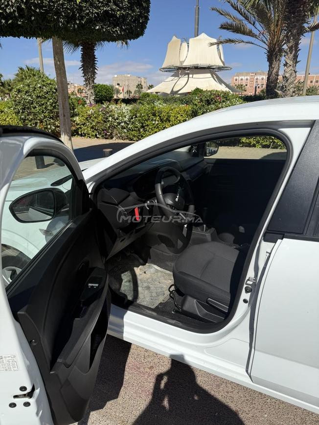 العيون الساقية الحمراء 