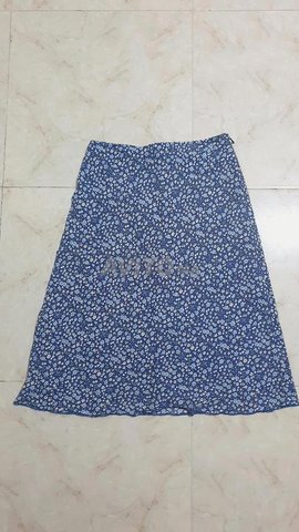 تنورة نسائية زهرية أنيقة بحالة ممتازة 🌸