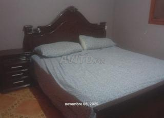 Lit double places et commodes