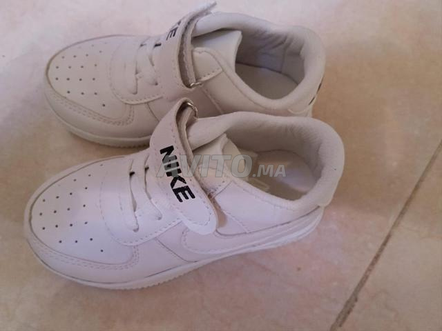 زوج أحذية رياضية، واحد نايك 25/أديداس 32/زوج بـ 200 درهم