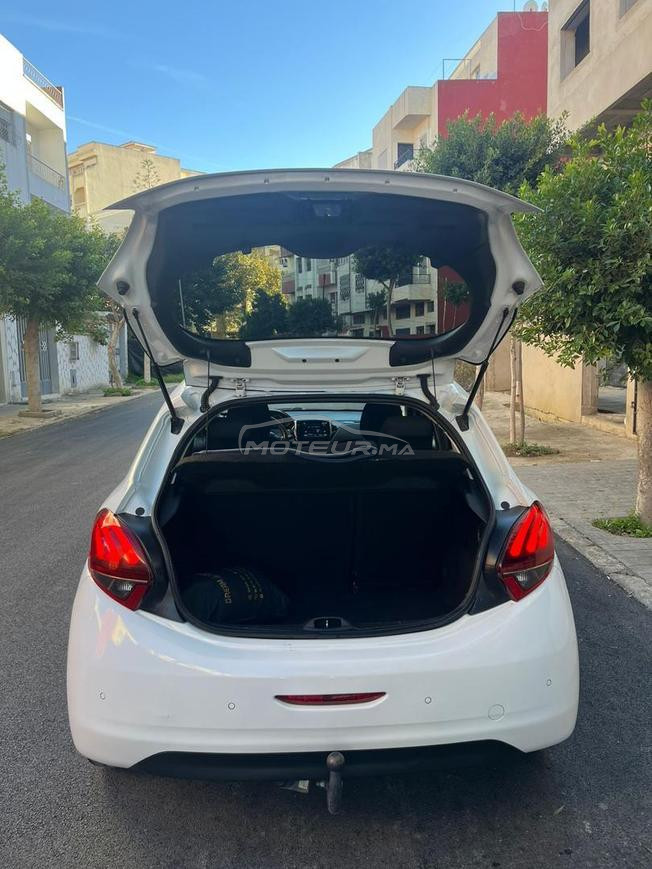 Peugeot 208 2019 tt option 1ere main