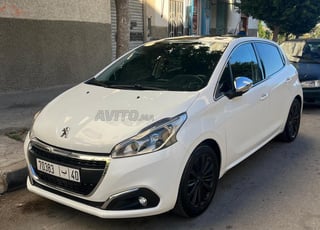 Peugeot 208 2019 tt option 1ere main