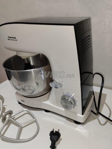 عجانة ذات جودة عالية جدا، لون أبيض وأسود