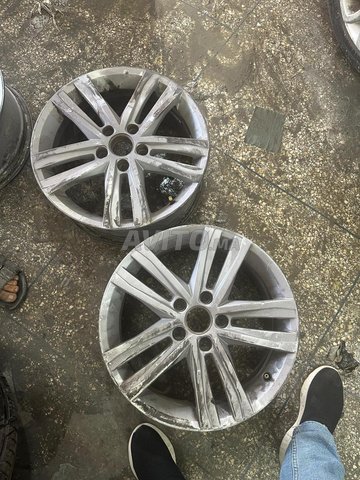 2 جنوط بحالة جيدة جدا فولسفاغن جيتا