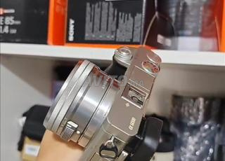 a6000 حالة جيدة جدا مع شاحن وحزام