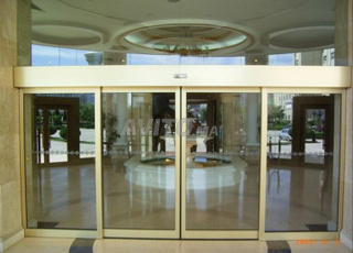 🚪✨ Vous voulez une entrée qui reflète l'élégance et le professionnalisme ?