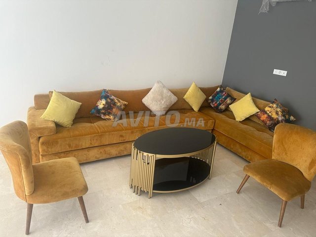 canapé L .table .2 chaises