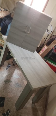 مكتب مع خزانة