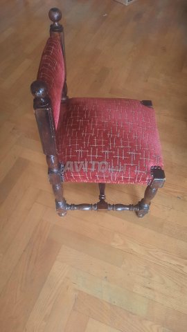 6 كراسي خشب صلب ومفروشة