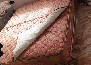 Lit double de Richbond 160/200 avec support en bois