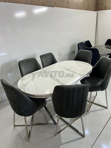 Salle à manger avec 6 chaises