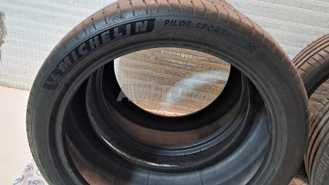 Pneus d'occasion R 21 265/40 et 295/40 R35 - 2