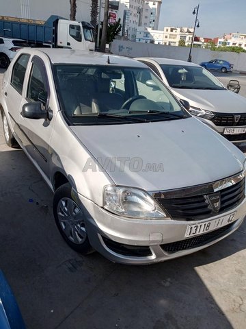 dasia logan dayza taxi