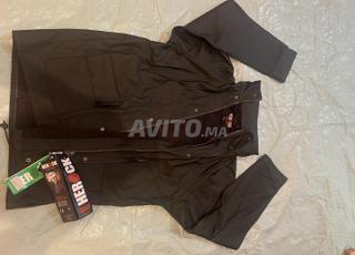 جاكيطة HEROCK باقية نظيفة و بالتيكي الخاص بها