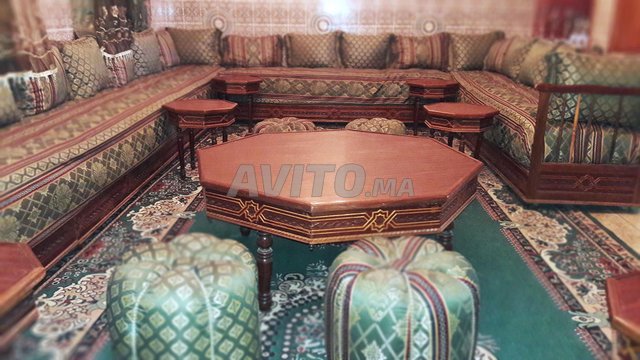 طاولة صالون مغربي كبيرة و 8 منافض سجائر