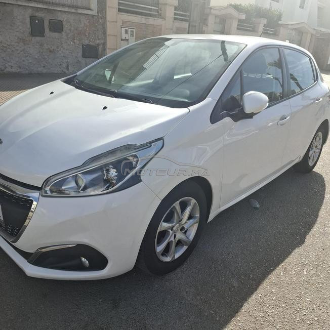   je mets en ma voiture peugeot 208