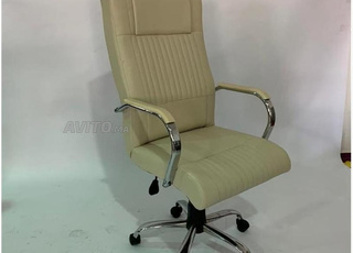 bureau enfant avec chaise à roulettes