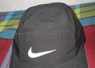 Casquette lumineuse sur la tête