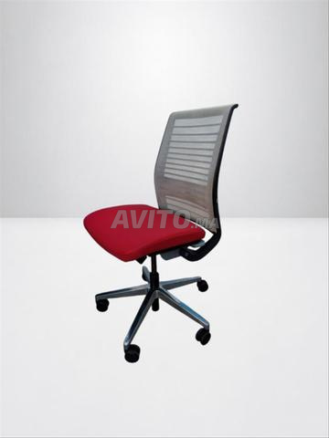 Chaise Steelcase Think V2 dossier en maille