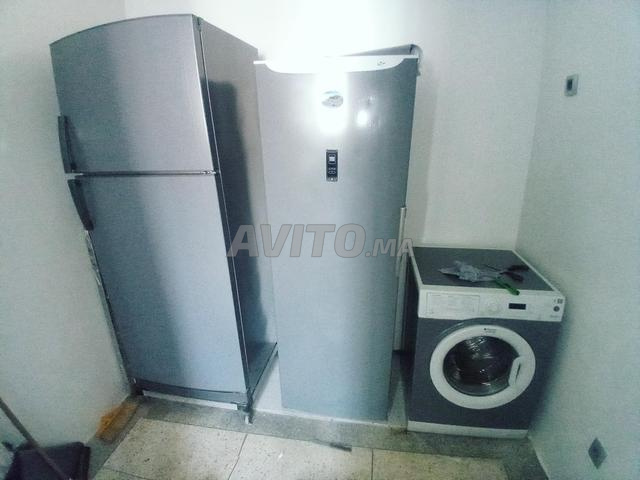 Professionnel dans l'emballage des sols, des murs et des appareils