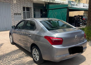 Une voiture à vendre