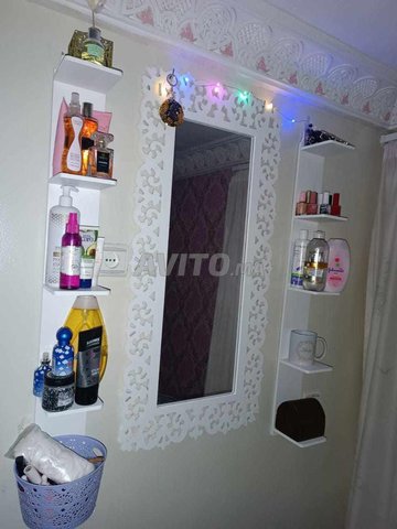 Miroir et 2 étagères مرآة و جوج رفوف