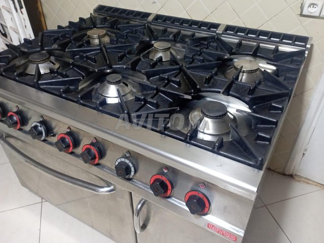 GAZINIERE PROFESSIONNELLE (PIANO DE CUISSON)