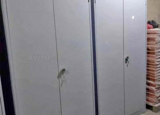 DES ARMOIRES À PORTES RIDEAUX AVEC TRÈS BONNE QUAL