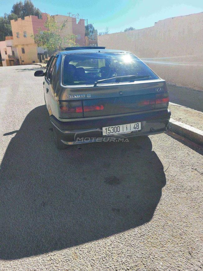 Renault 19