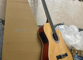 غيتار كهربائي كلاسيكي ماركة LAZER 4/4