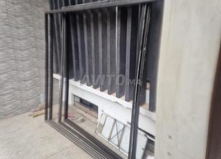 نافذة من الألومنيوم بإطار