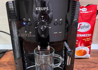 MACHINE A CAFÉ ET LAIT AUTOMATIQUE