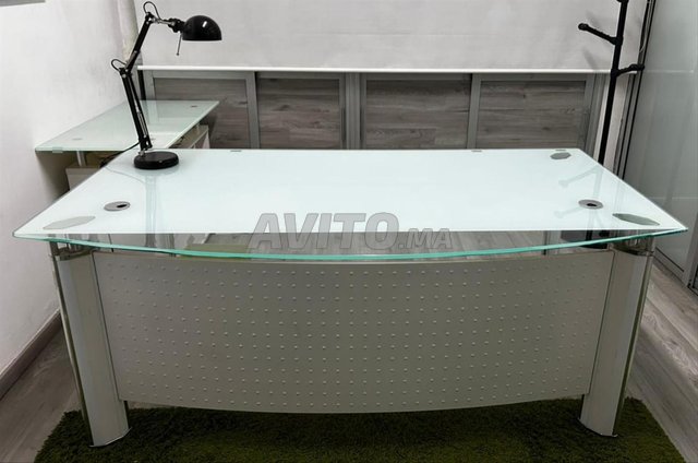 مكتب تصميم بحالة جيدة جدا