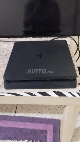 PS4 Slim 1TO avec 5 CD et 2 manettes originales - 2