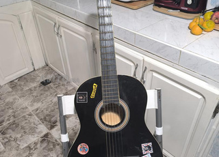 غيتار جديد كلاسيكي أصلي