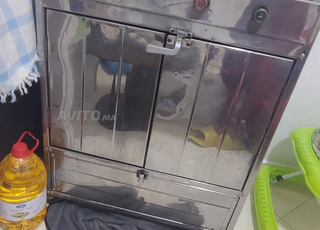 Four à gaz inox de l'extérieur