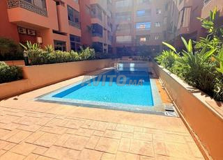 شقة حديثة مع مسبح