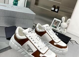 أحذية برادا جلدية في حالة تصفية. PR542