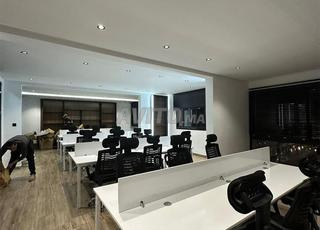 مكتب متعدد المواقع من الخشب وشبه معدني