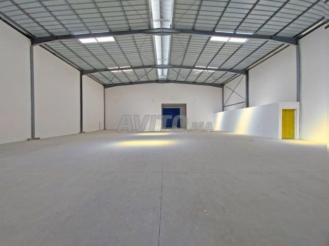 تأجير محل صناعي 875م2 المنطقة الصناعية بوسكورة