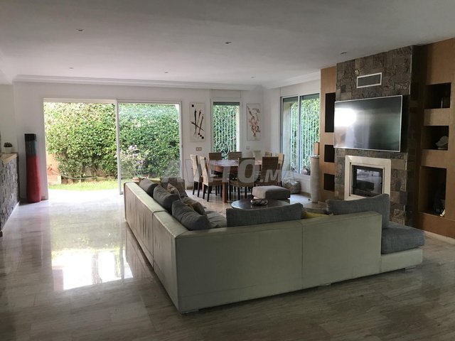 فيلا للإيجار في حي الشمس