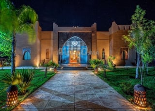 Exceptionnel hôtel à vendre au cœur d’un domaine